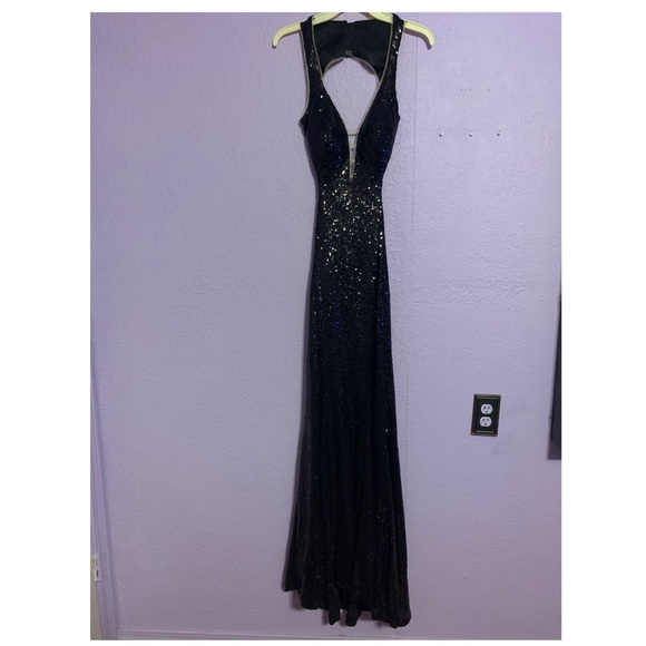 Black backless sequin prom dress - Picture 1 of 6